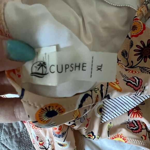 Cupshe wrap one piece - sz XL - Picture 3 of 3